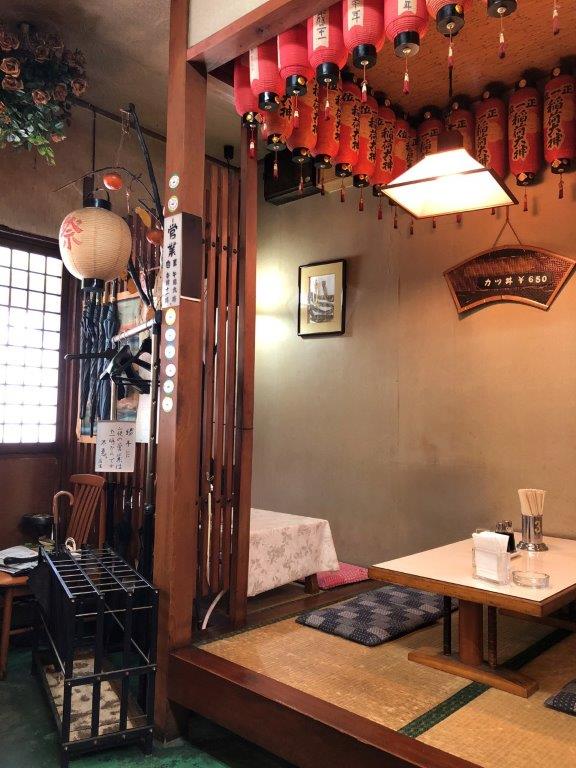 味さかえ　店内